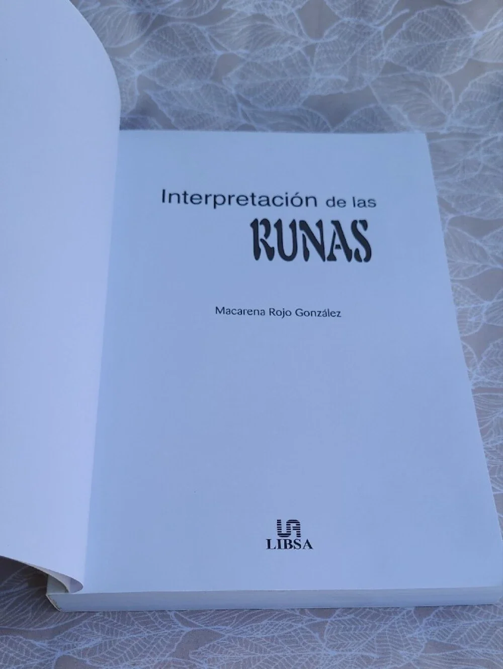 Rune Divination Set Interpretación de las Runas Stones & Book (Spanish Book)
